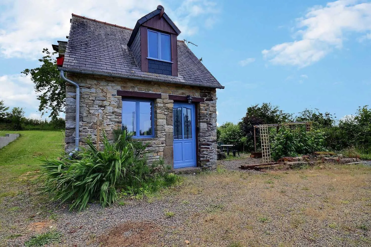 La Petite Maison Bleue Les Portes du Coglais